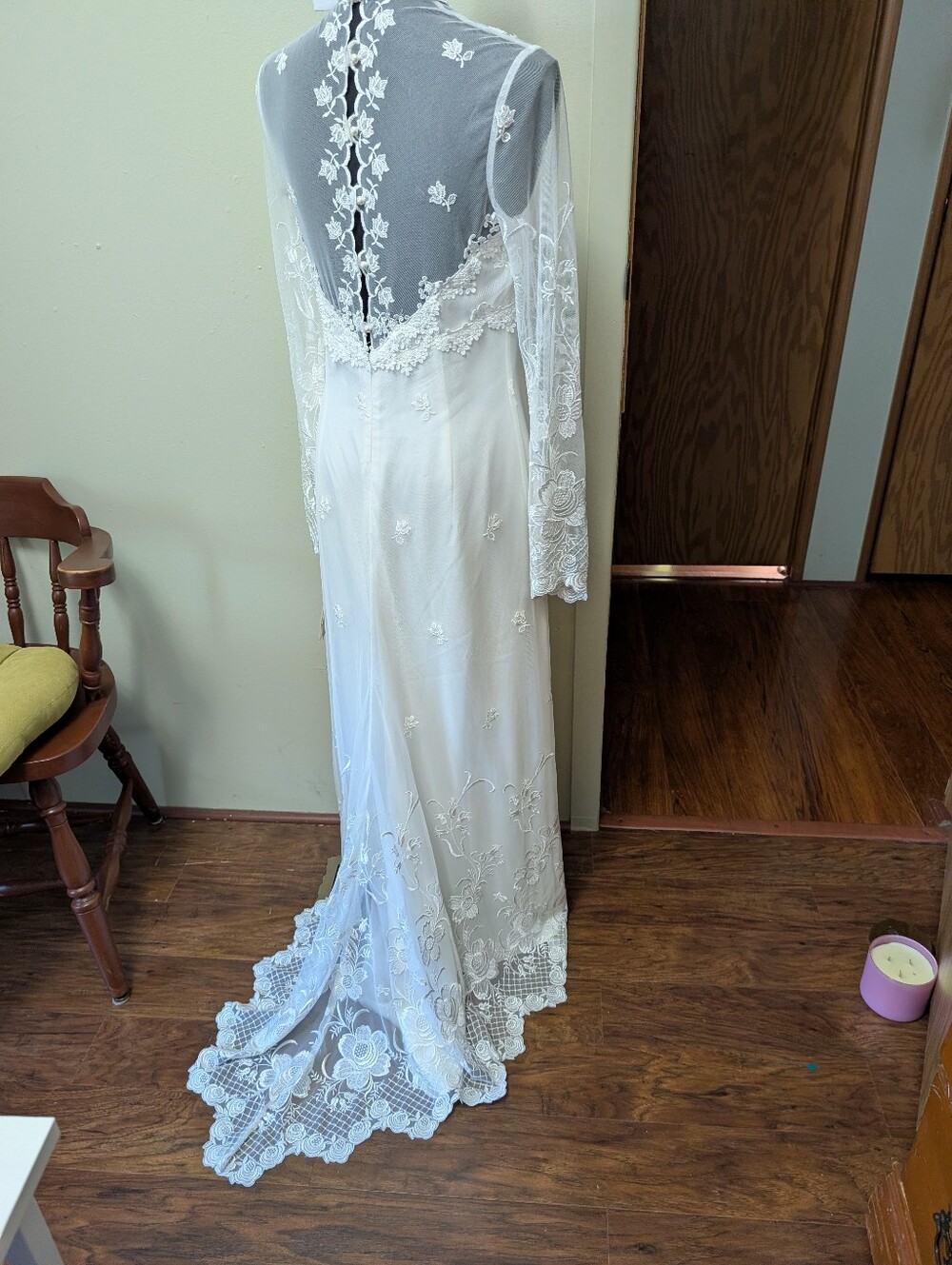 Jessica McClintock Gorgeous Vintage Lace Wedding Dress
-NWT Size 10 - Picture 7 of 16